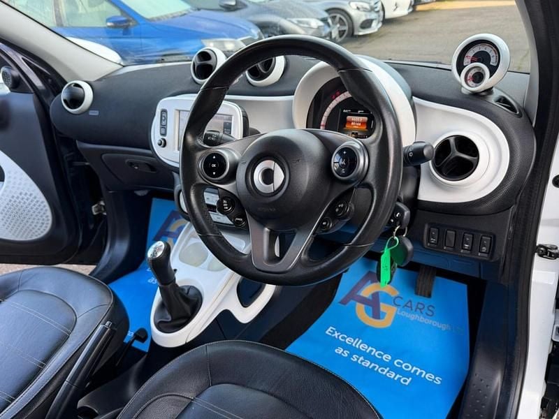 Used Smart ForFour Premium 71 HP (52 kW) 2015 Black Hatchback