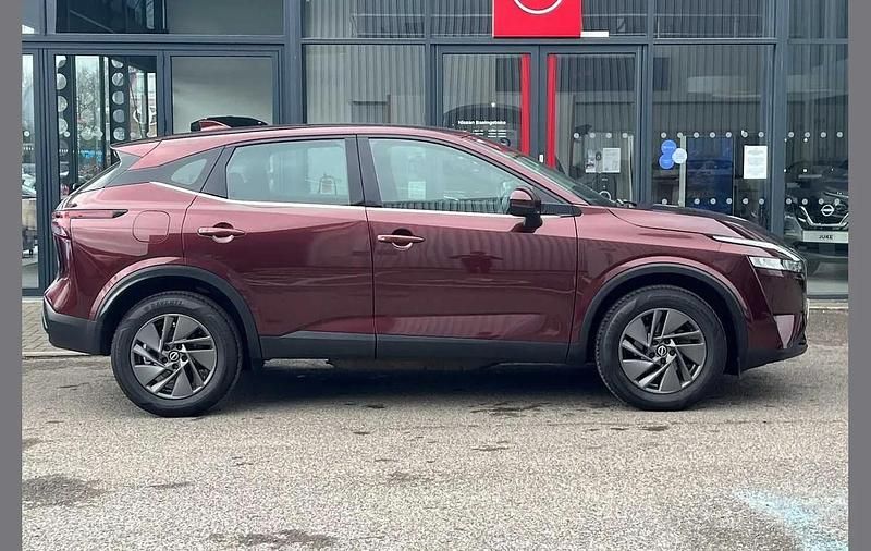 Used Nissan Qashqai Acenta Premium 138 HP (101 kW) 2022 Red SUV