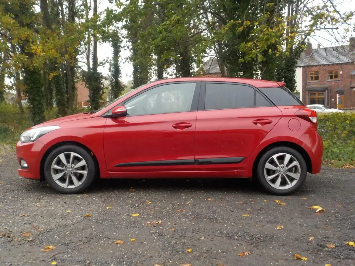 Używany Hyundai i20 Premium SE 84 KM (61 kW) 2017 Czerwony Hatchback