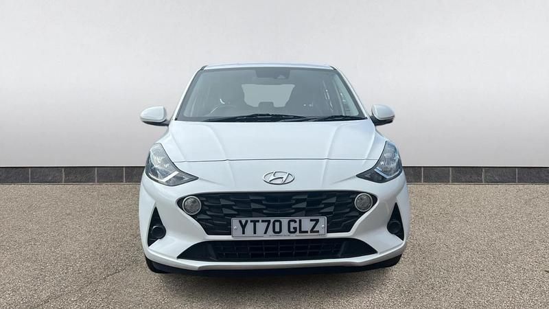 Used Hyundai i10 SE 67 HP (49 kW) 2020 White Hatchback