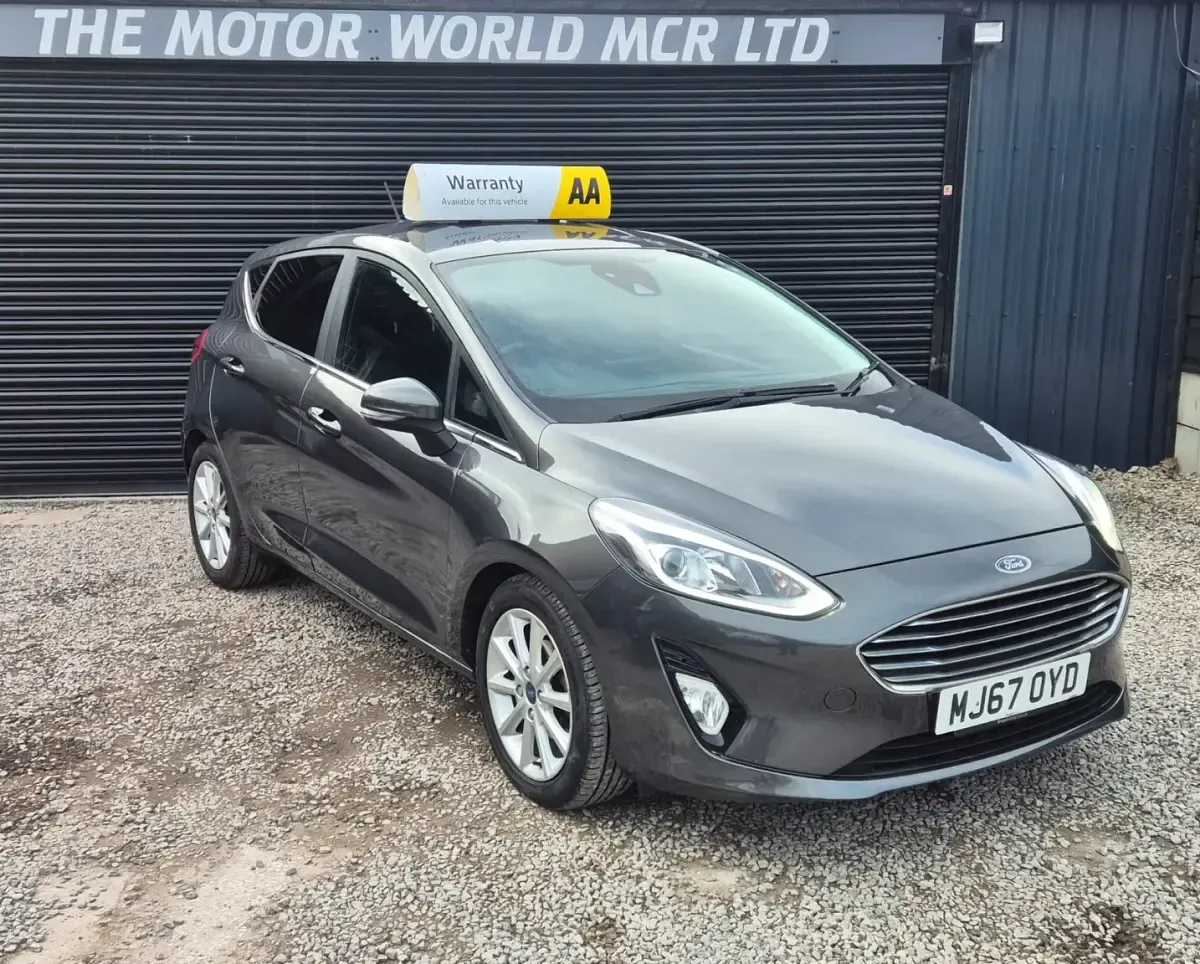 Used Ford Fiesta Titanium 100 HP (73 kW) 2017 Grey Hatchback