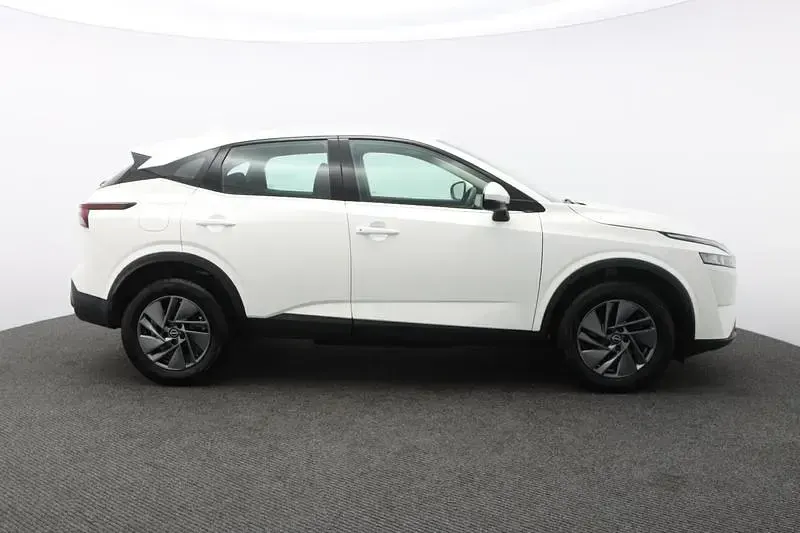 Used Nissan Qashqai Acenta Premium 140 HP (102 kW) 2024 White SUV
