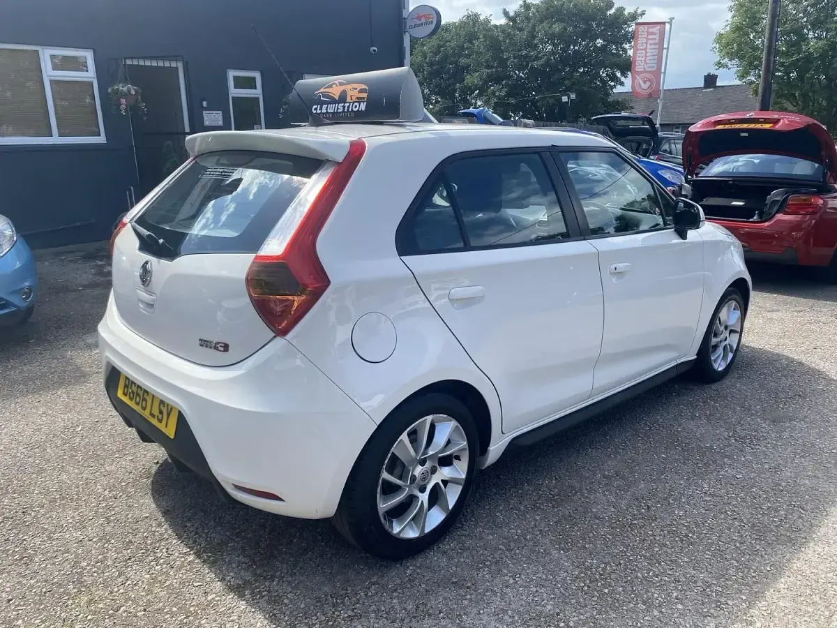 Used MG MG3 106 HP (77 kW) 2016 White Hatchback