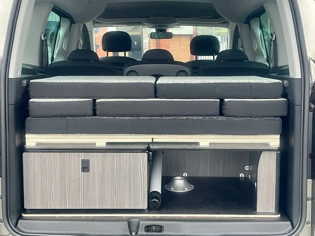 Used Citroën Berlingo Feel 110 HP (80 kW) 2018 Silver MPV