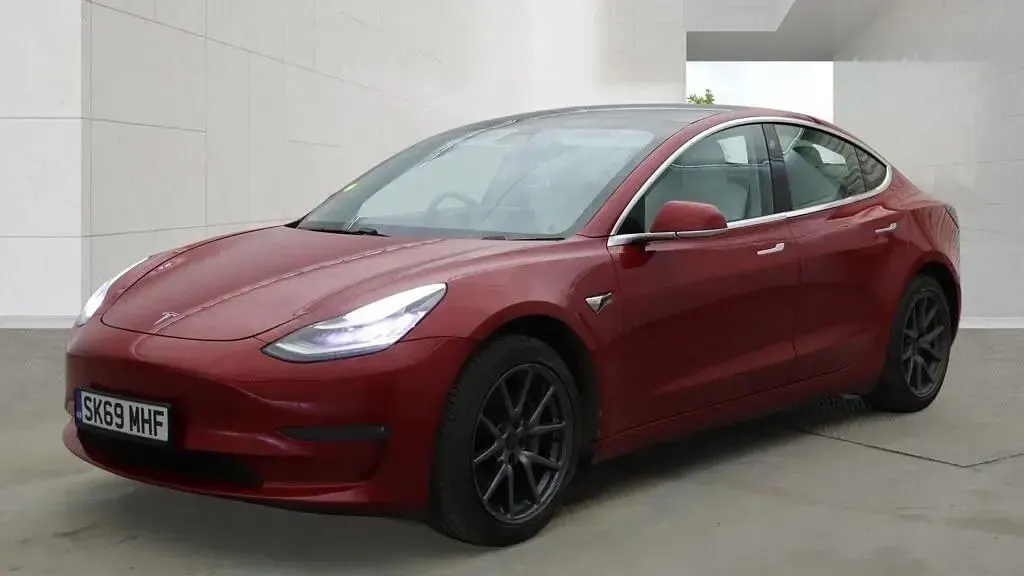 Usado Tesla Model 3 Standard Range 239 kW (325 HP) 2019 Vermelho Sedan