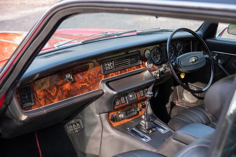 Used Daimler Sovereign 1976 Red Coupe