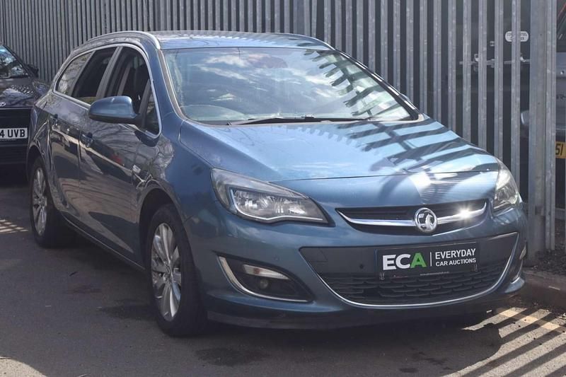 Used Vauxhall Astra Elite 136 HP (100 kW) 2016 Blue Estate