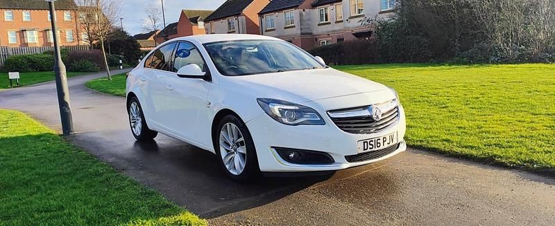 Second-hand Vauxhall Insignia SRi 170 CP (125 kW) 2016 Alb Hatchback