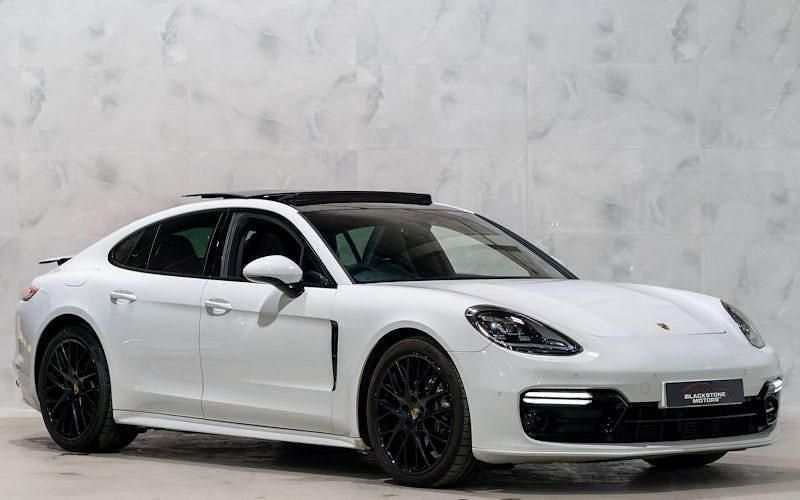 Used Porsche Panamera 330 HP (242 kW) 2017 White Hatchback