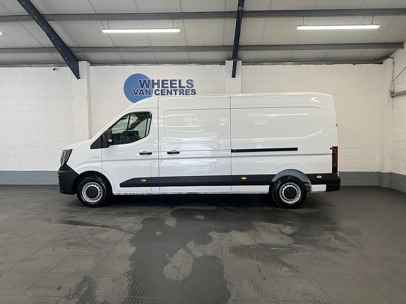 Used Renault Master 150 HP (110 kW) 2025 White MPV