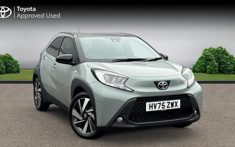 Used Toyota Aygo X 72 HP (52 kW) 2025 Tarragon bitone SUV