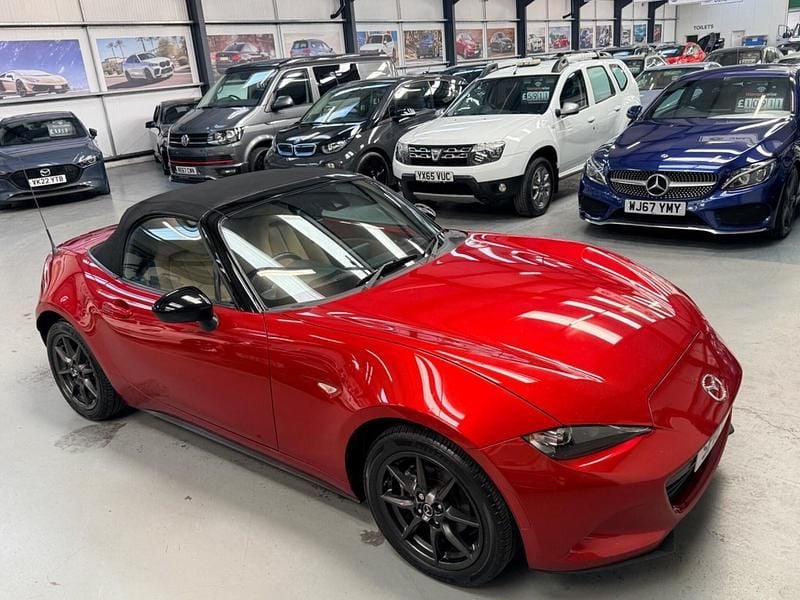 Used Mazda MX5 Inclusive 131 HP (96 kW) 2016 Red Cabriolet