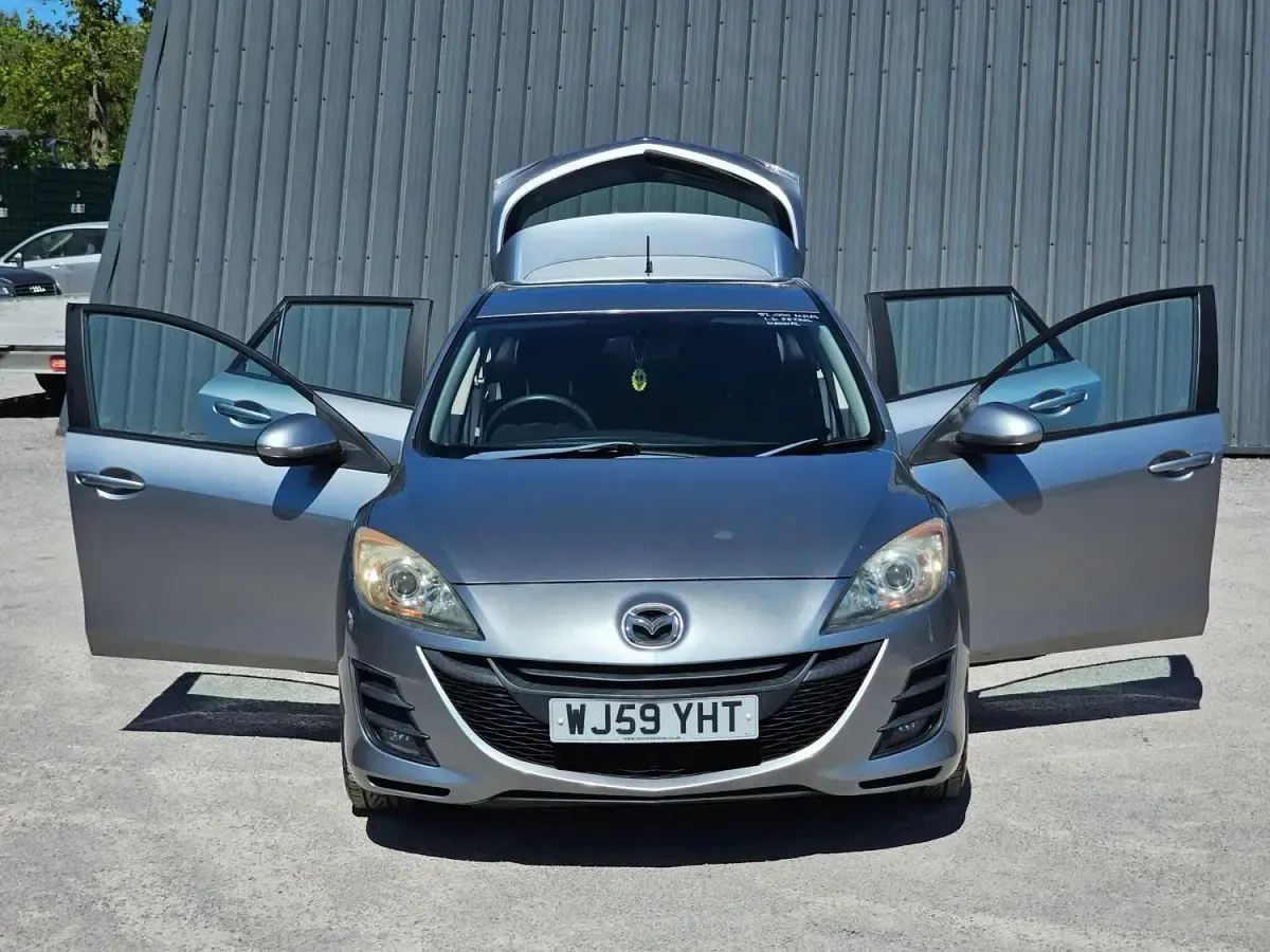 Begagnad Mazda 3 2009 Silver Halvkombi