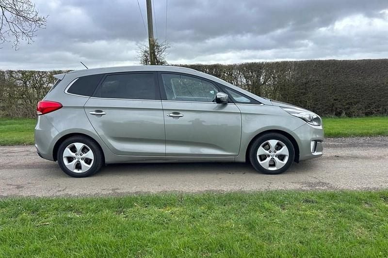 Used Kia Carens 134 HP (98 kW) 2014 Silver MPV