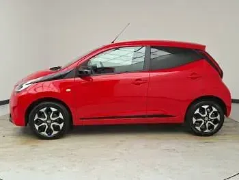 Used Toyota Aygo Trend 72 HP (52 kW) 2021 Red Hatchback