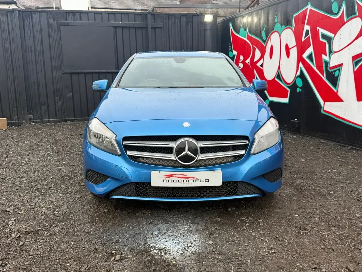 Begagnad Mercedes A180 109 HK (80 kW) 2014 Blå Halvkombi