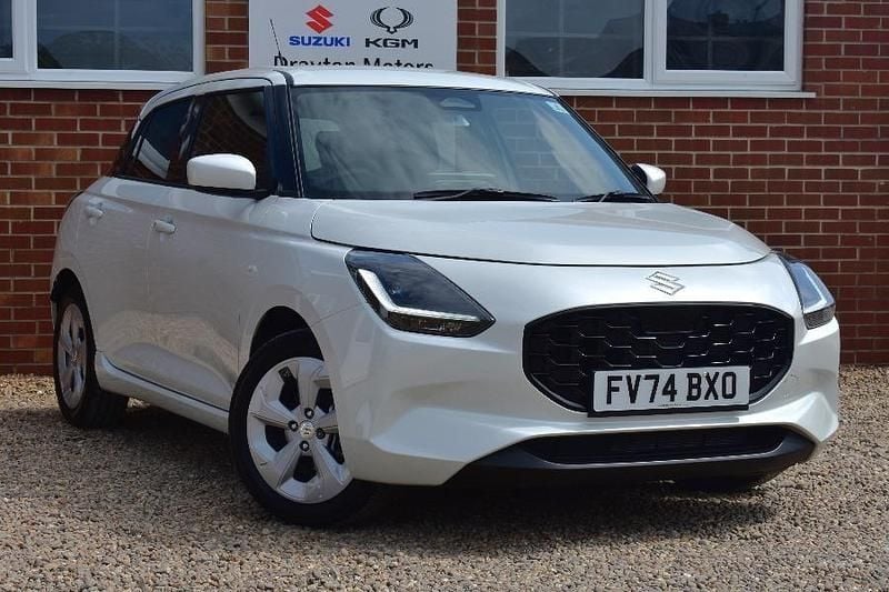 White Used 2024 Suzuki Swift Hatchback | £17,872 (Fair price) - Image 1/4