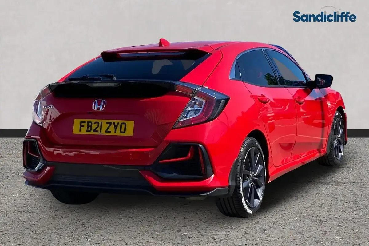 Begagnad Honda Civic EX 126 HK (92 kW) 2021 Röd Halvkombi