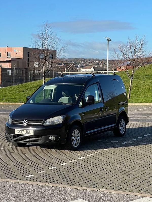 Usado VW Caddy Highline 102 HP (75 kW) 2017 Preto Monovolume