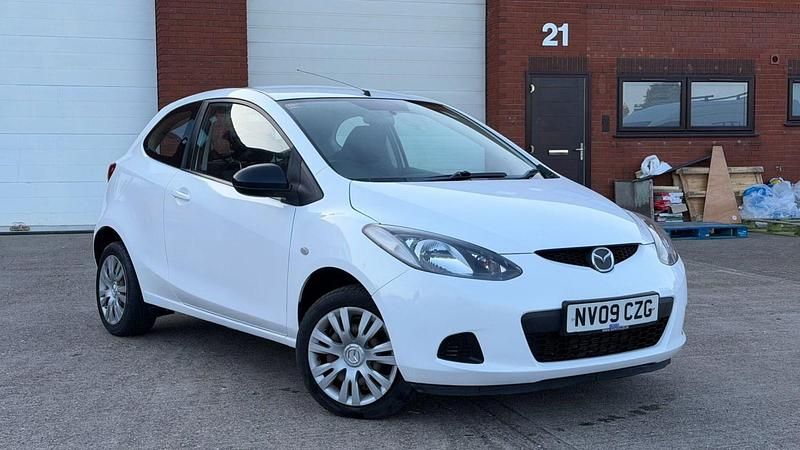 Begagnad Mazda 2 2009 Vit Halvkombi