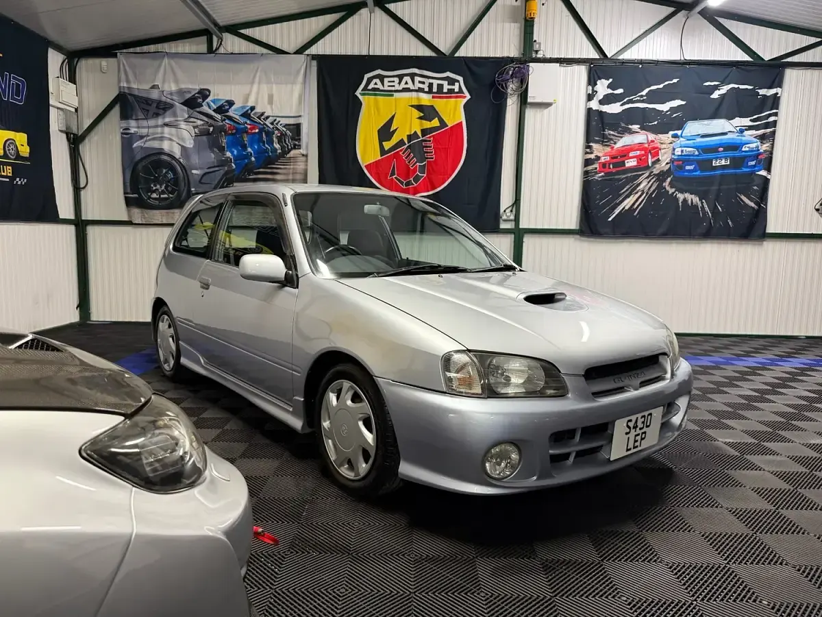 Used Toyota Starlet 75 HP (55 kW) 1998 Silver Hatchback