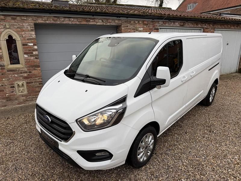 Used Ford Transit Custom Limited 130 HP (95 kW) 2020 White Van