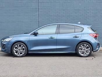 Usado Ford Focus ST-Line 125 CV (91 kW) 2023 Azul Utilitario