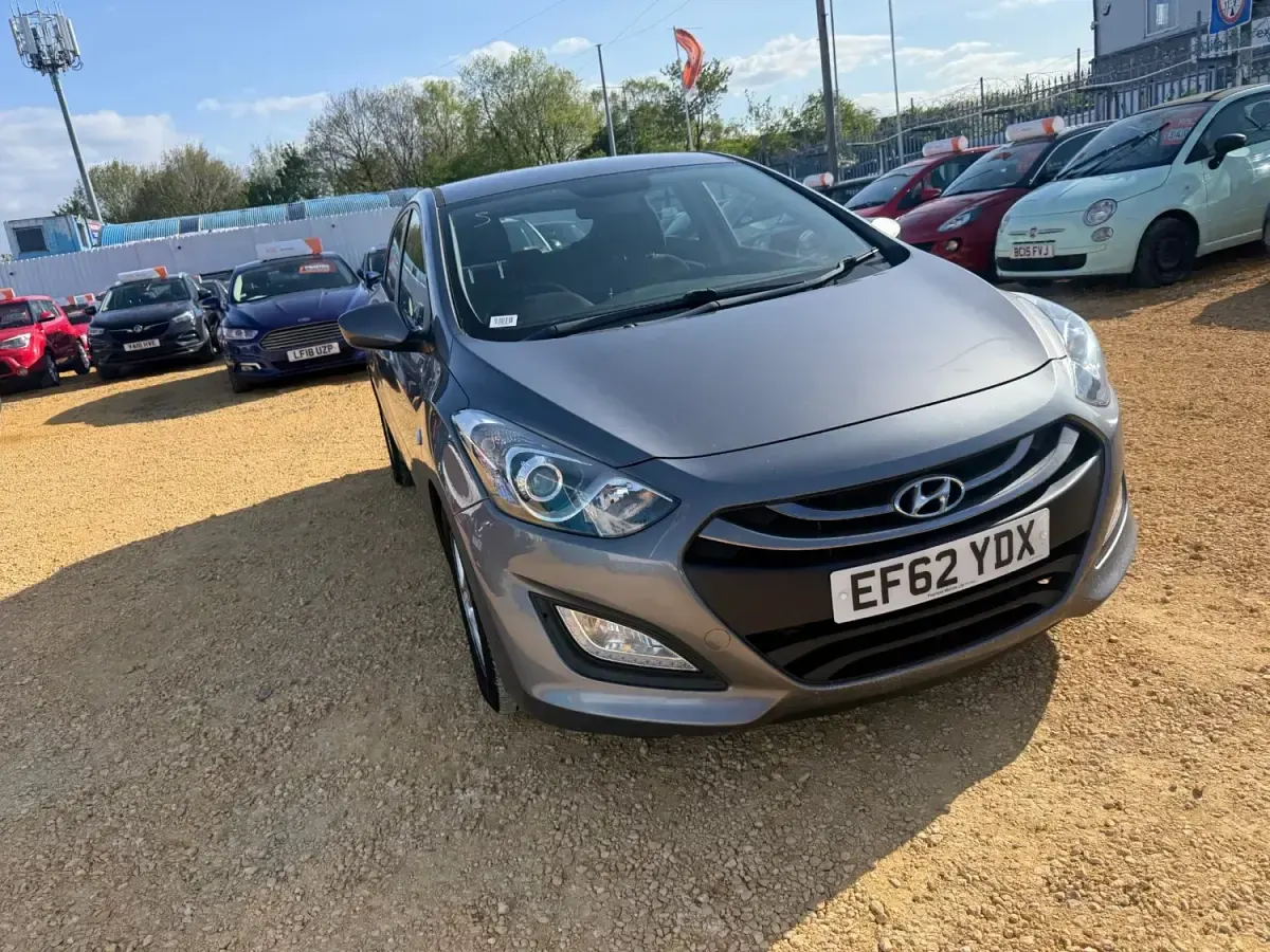Begagnad Hyundai i30 Active 2012 Grå Halvkombi