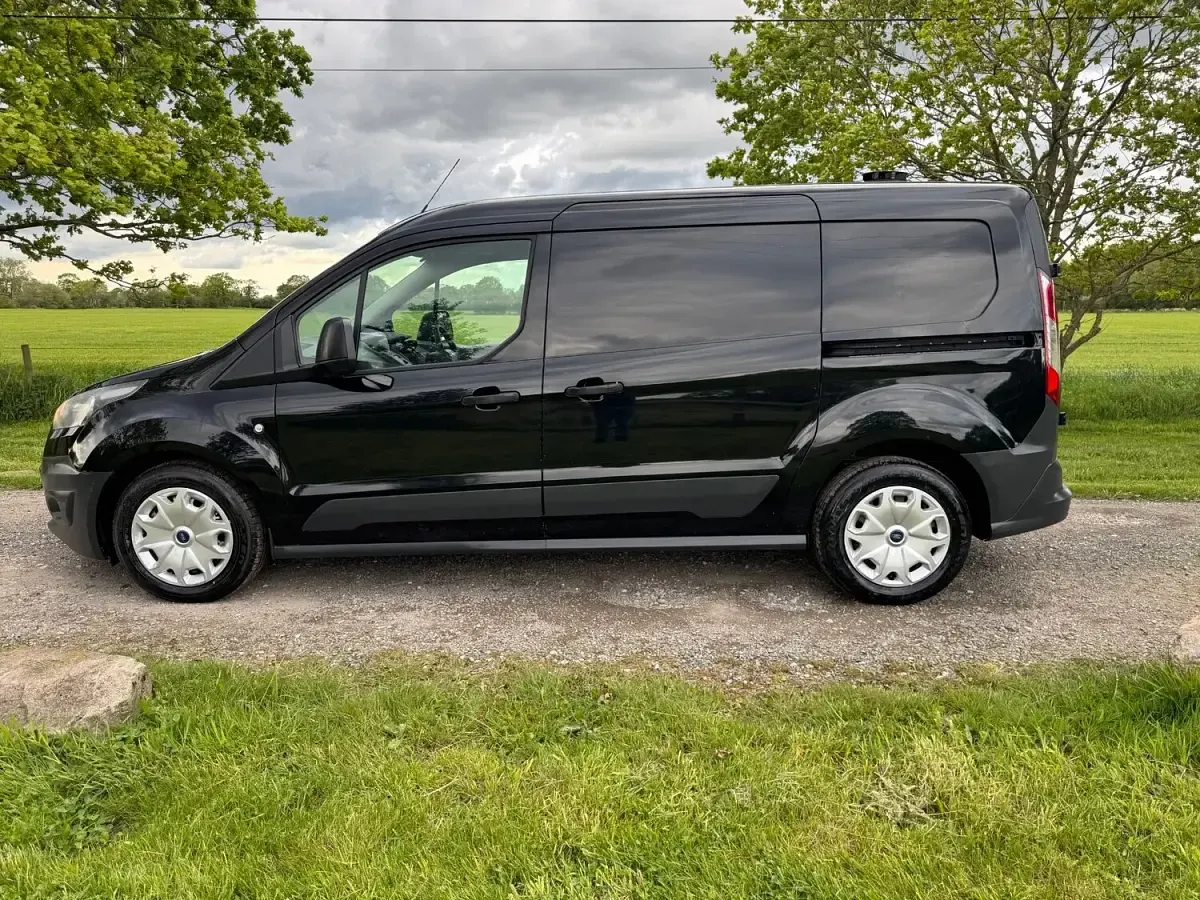 Usado Ford Transit Connect 95 HP (69 kW) 2014 Preto Monovolume