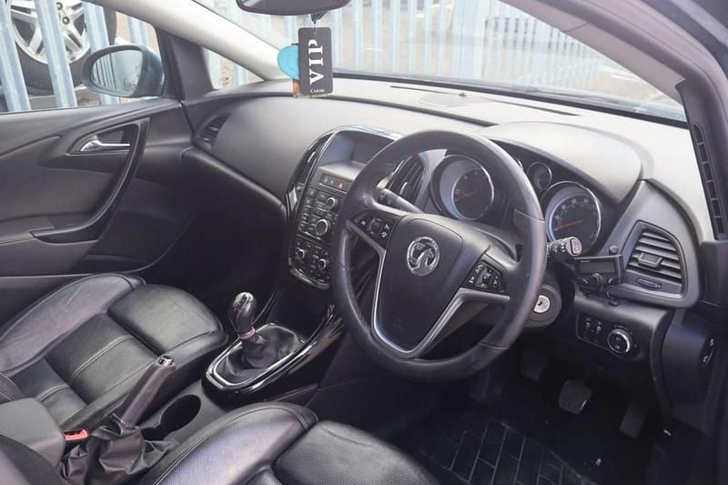 Used Vauxhall Astra Elite 136 HP (100 kW) 2016 Blue Estate