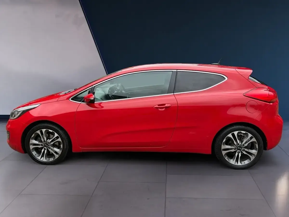 Used Kia ProCeed 2016 Red Hatchback