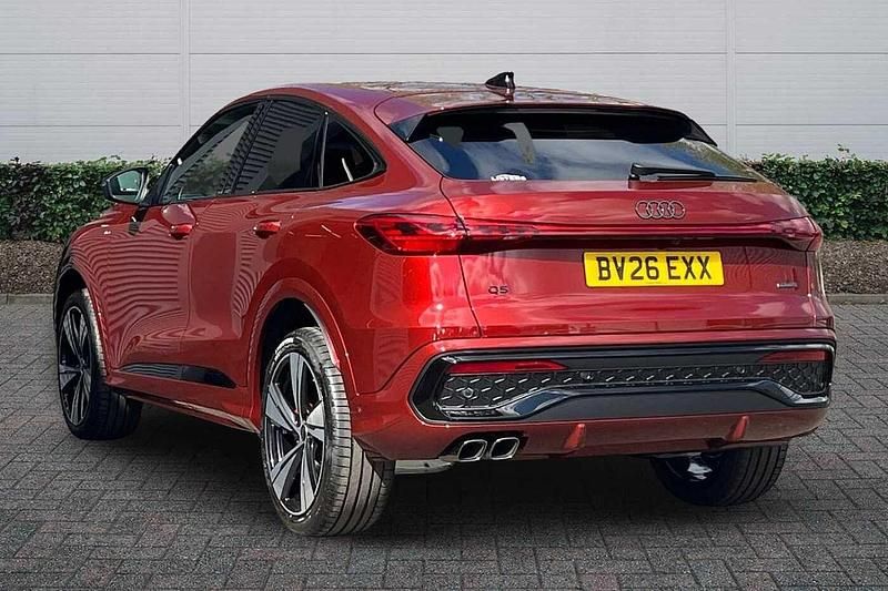New Audi Q5 Comfort 2026 Grenadine red, metallic SUV