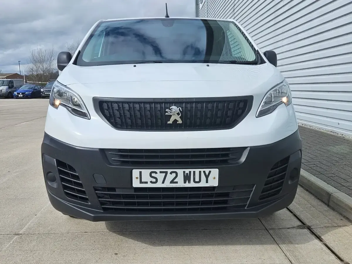 Käytetty Peugeot Expert Premium 2022 Valkoinen Van