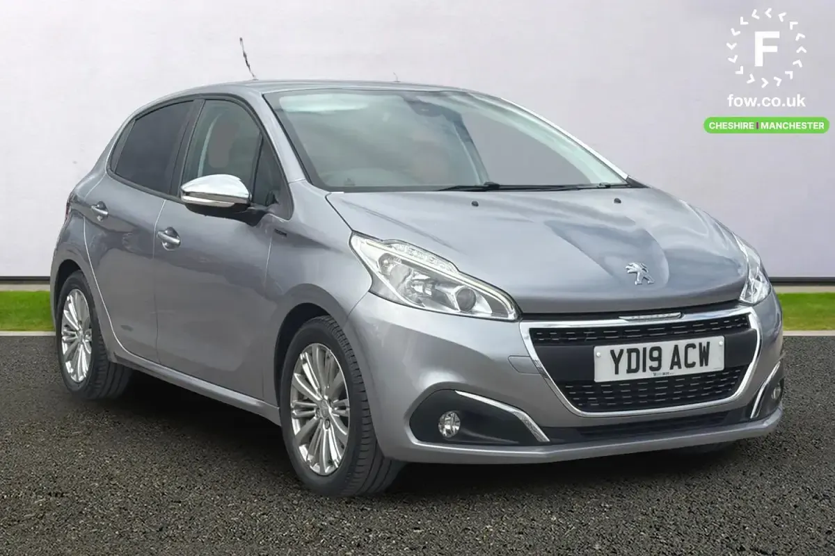 Used Peugeot 208 Signature Sky 82 HP (60 kW) 2019 Hatchback