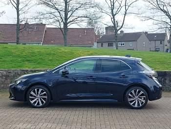 Used Toyota Corolla Design 140 HP (102 kW) 2024 Blue Hatchback
