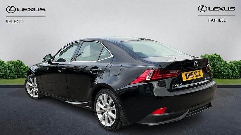 Used Lexus IS300h 223 HP (164 kW) 2016 Black Sedan