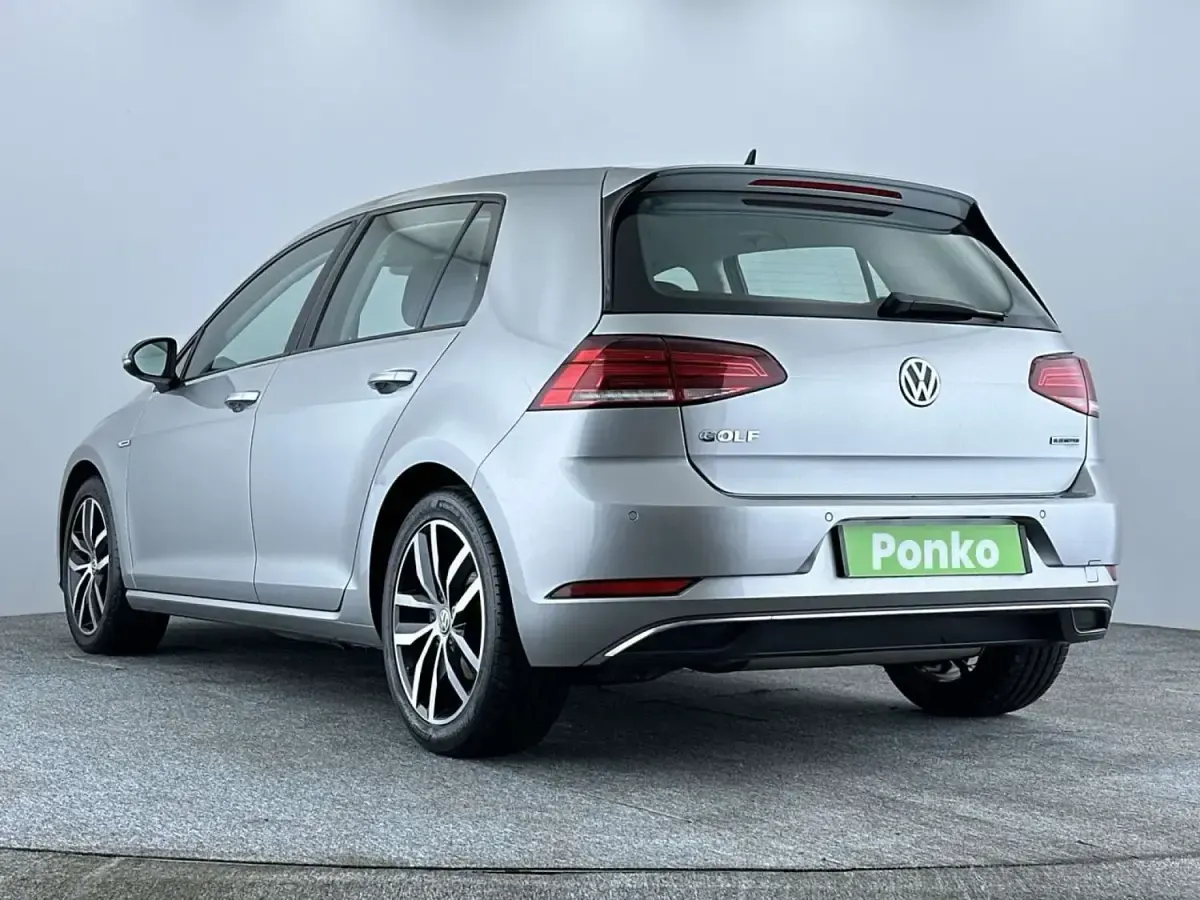 Begagnad VW Golf VII SE 130 HK (95 kW) 2018 Silver Halvkombi