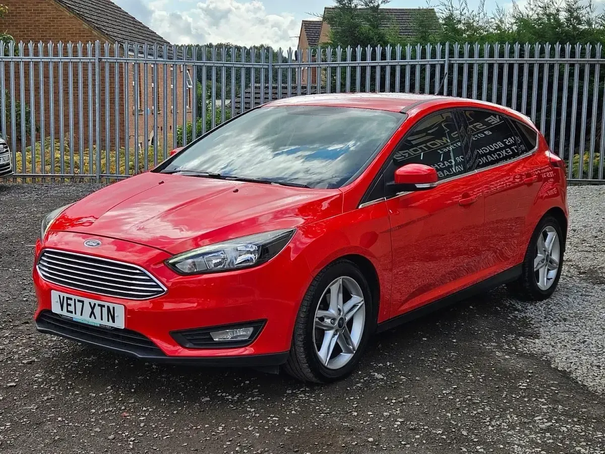 Used Ford Focus Zetec 123 HP (90 kW) 2017 Red Hatchback