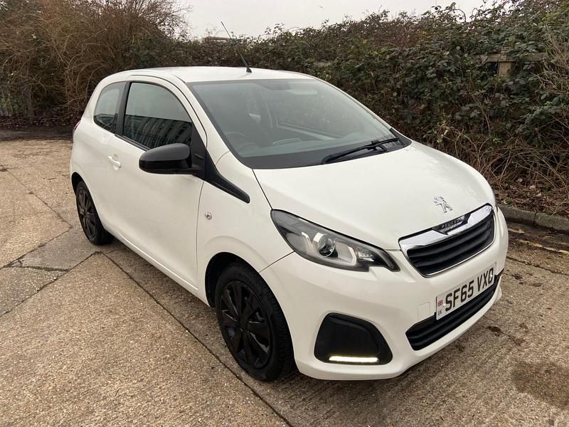 Used Peugeot 108 Active 68 HP (50 kW) 2015 White Hatchback