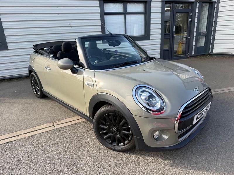 Begagnad Mini Cooper Cabriolet 2018 Grå Cab