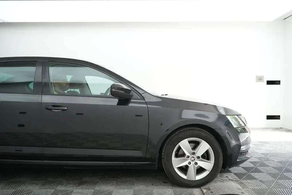 Used Skoda Octavia SE 115 HP (84 kW) 2017 Black Hatchback