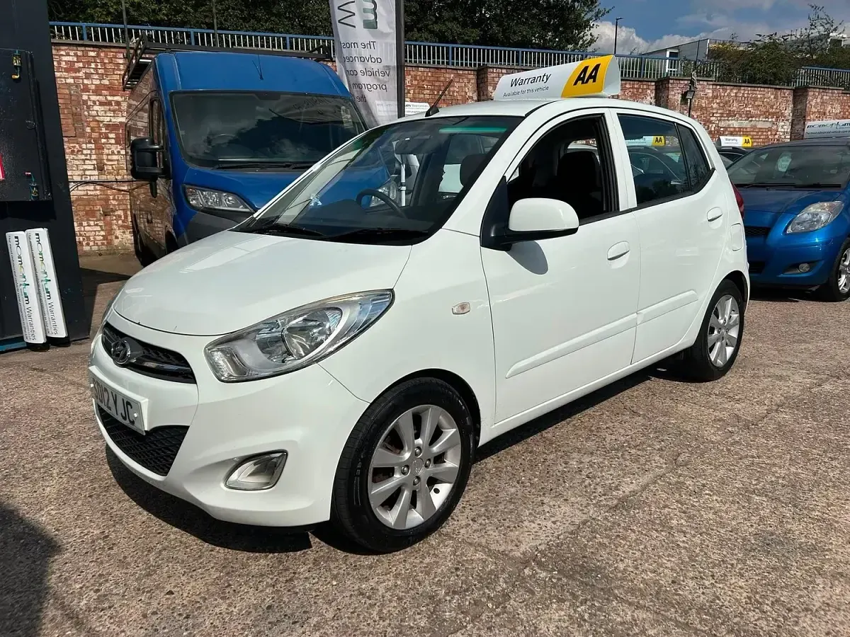 Used Hyundai i10 Active 86 HP (63 kW) 2012 White Hatchback