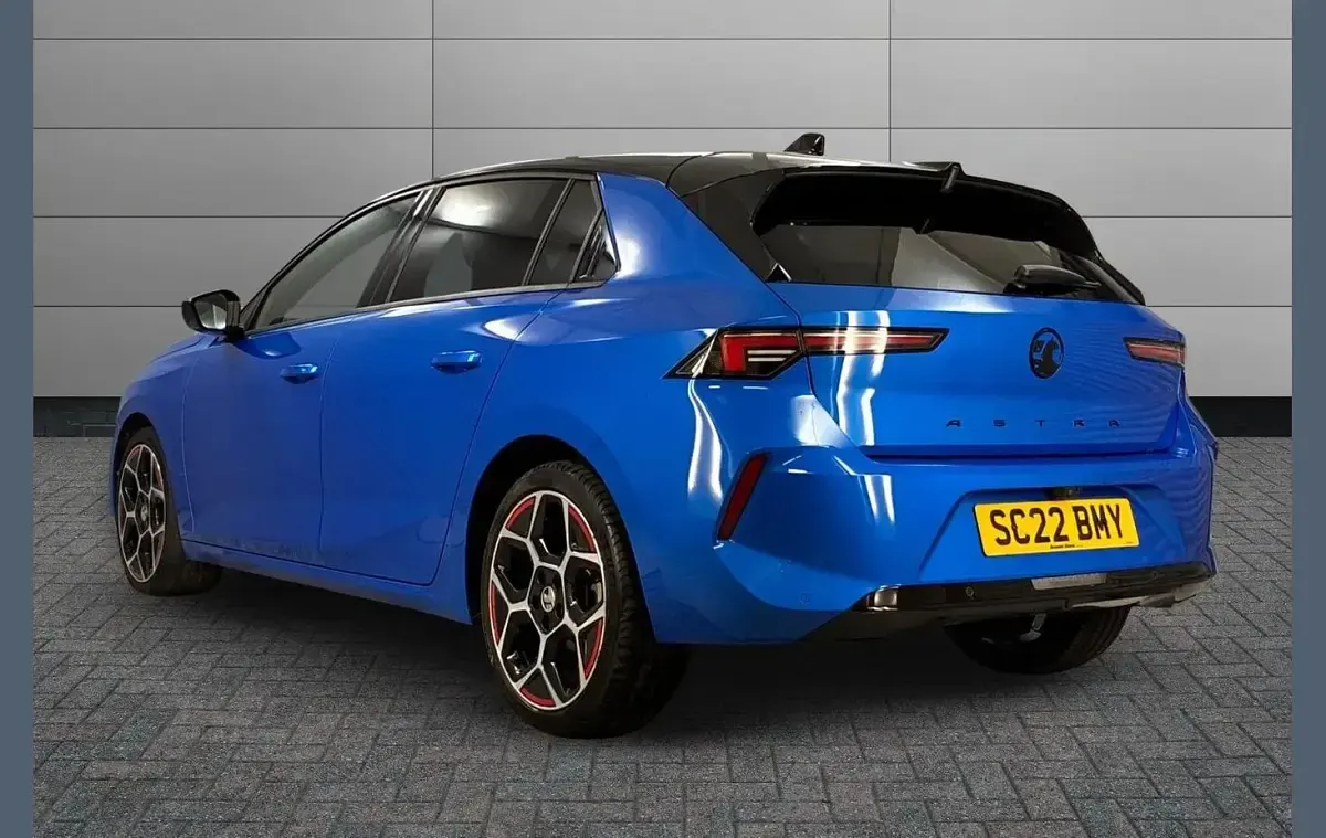 Used Vauxhall Astra GS Line 128 HP (94 kW) 2022 Blue Hatchback