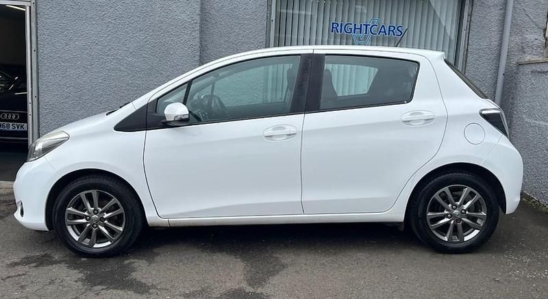 Begagnad Toyota Yaris 2014 Vit Halvkombi