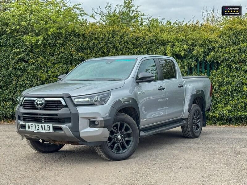 Used Toyota HiLux 204 HP (150 kW) 2023 Silver Pickup