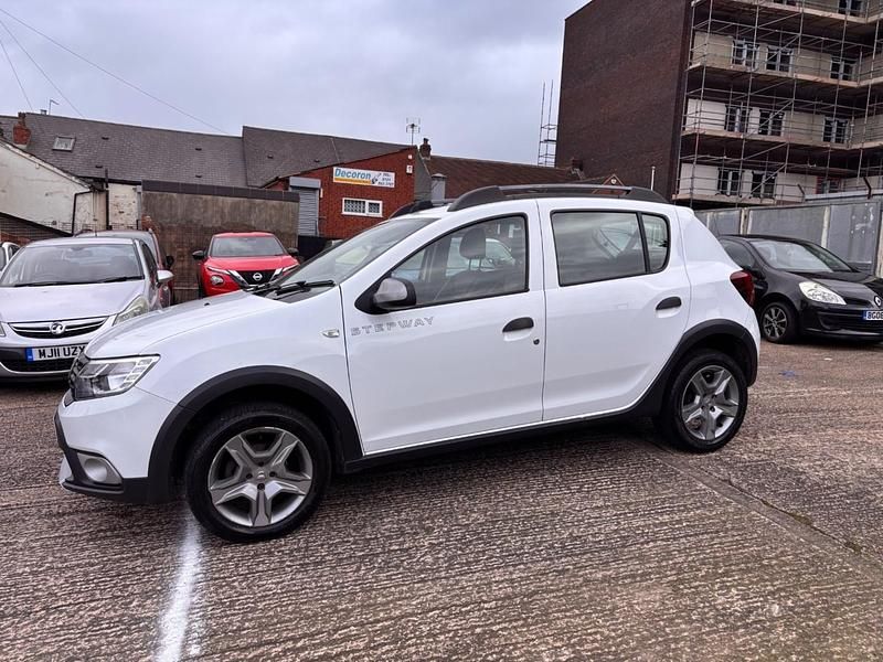 Used Dacia Sandero Comfort 90 HP (66 kW) 2018 White Hatchback