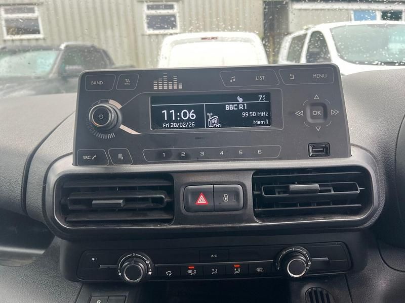 Used Vauxhall Combo Edition 100 HP (73 kW) 2021 Grey MPV