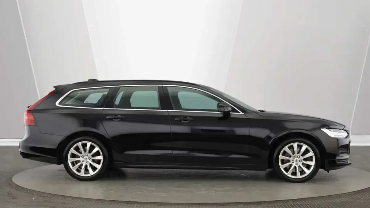 Used Volvo V90 Momentum 197 HP (144 kW) 2021 Black Estate