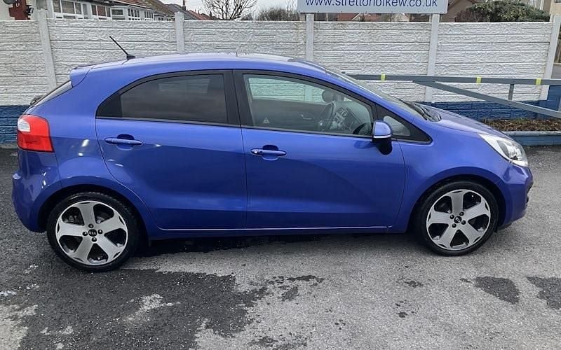 Used Kia Rio 109 HP (80 kW) 2014 Blue Hatchback