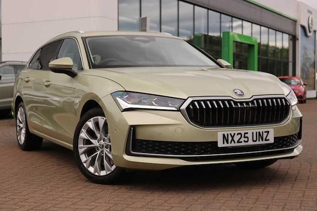 Ice tea yellow metallic New 2025 Skoda Superb SE L Estate | £39,650 - Image 1/4
